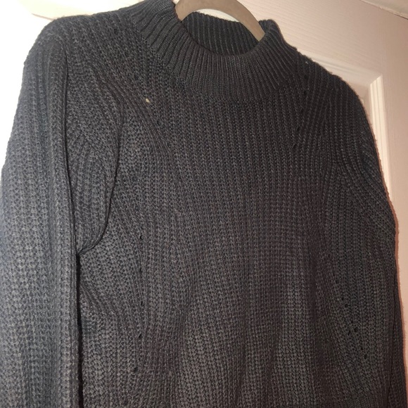 Kendall & Kylie Cropped Sweater - Picture 2 of 4